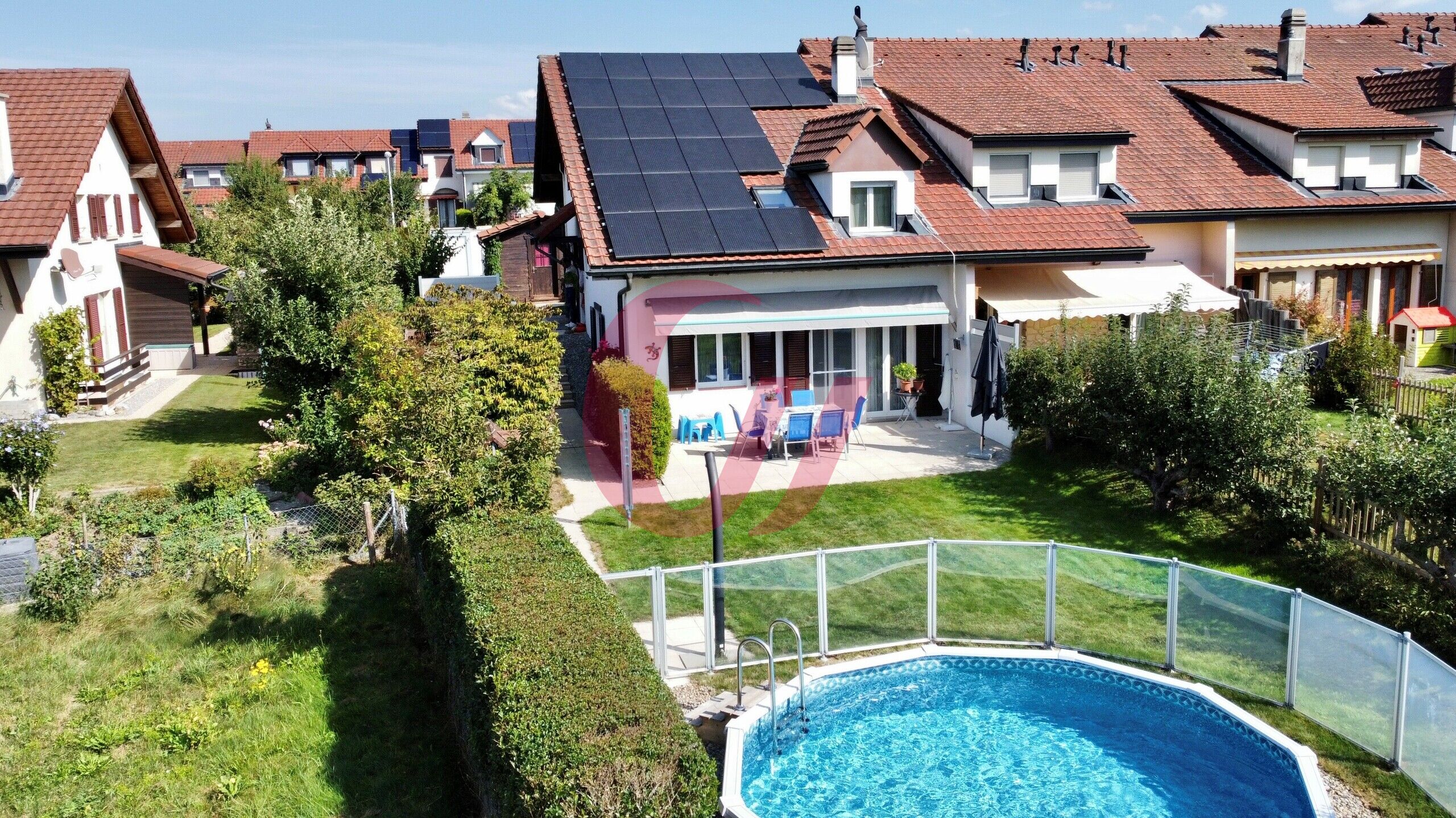 Très belle villa contiguë de 5,5 pièces avec piscine