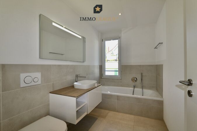Moderne Badezimmer mit hochwertiger Ausstattung.. 