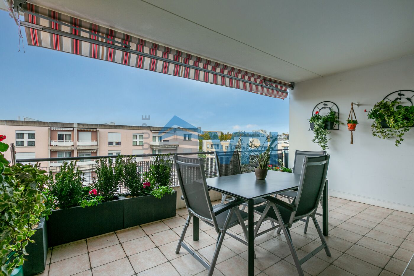 Bel appartement 6 pièces rénové au Grand-Lancy