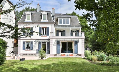 Villa chargée d'histoire dans un quartier résidentiel de premier choix
