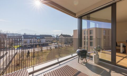 Neuwertige 3.5-Zimmer-Wohnung mit schöner Weitsicht