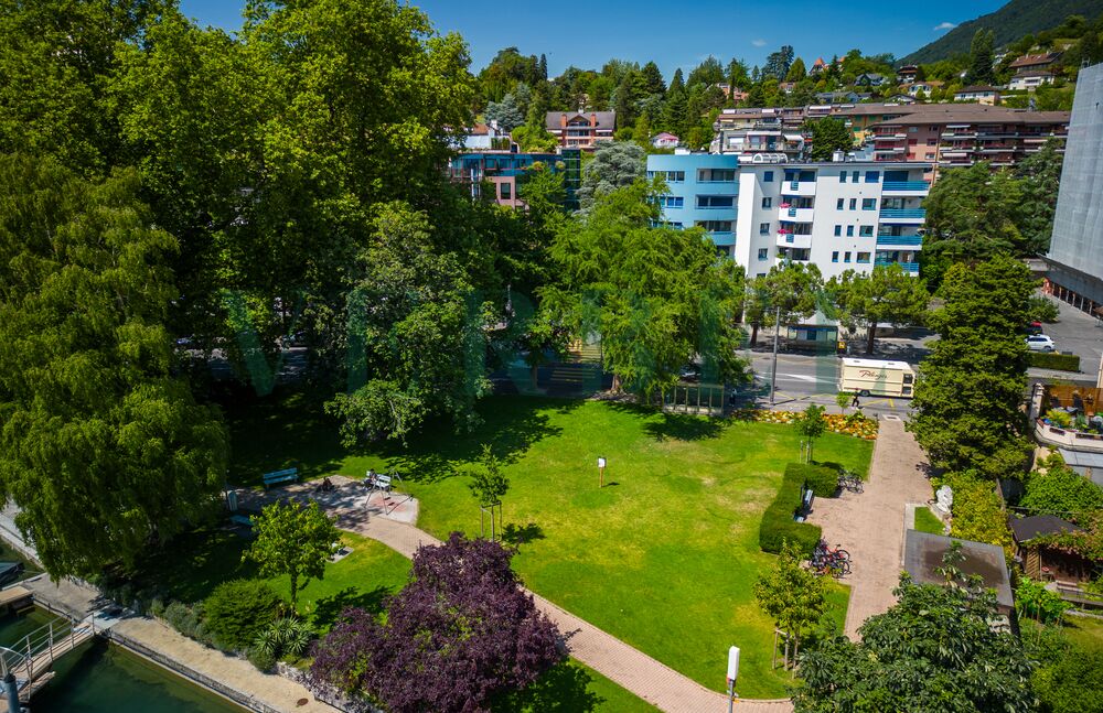 Luminous apartment just a stone's throw from Clarens marina