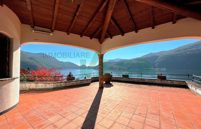 Large and elegant classical villa with breathtaking lake view