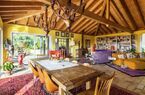 Spacious, elegant and prestigious country mansion with beautiful view