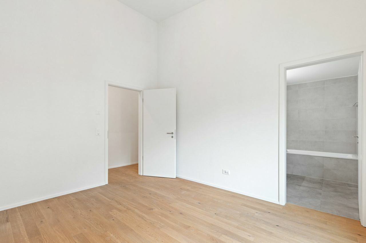 Bedroom with en-suite bathroom