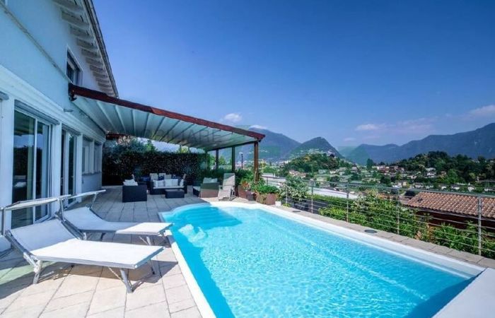 Beautiful villa with swimming pool and with wonderful, open view