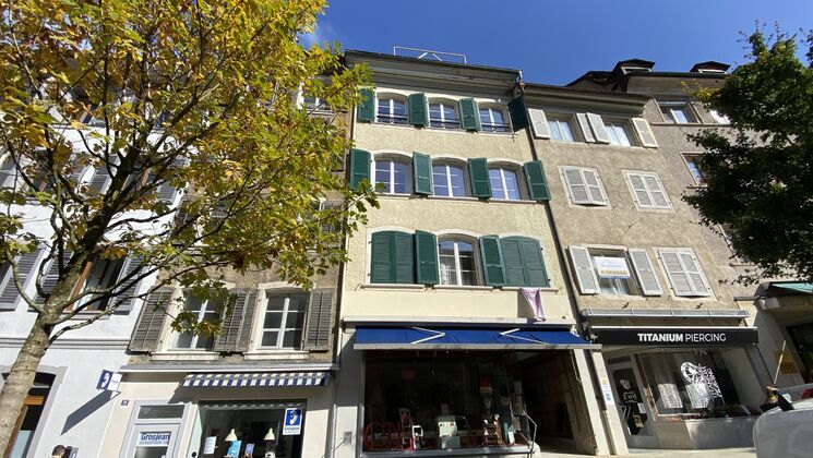 Appartement de 4 pièces avec 109 m2 et ascenseur privé et balcon. Appartement de 4 pièces avec 109 m2 et ascenseur privé et balcon.