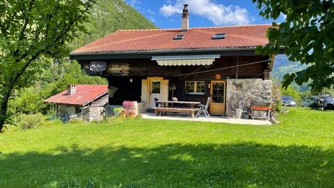 Proche de la halte ASD d'Exergillod : superbe chalet authentique