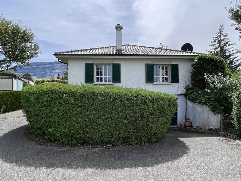 Semi-detached house joined by garages CH-1234 Vessy