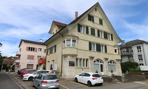 Seltene Gelegenheit.
Wohn- und Geschäftshaus auf der Breite