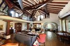 Spacious and elegant villa surrounded by a large and sunny  garden