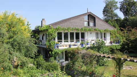 7.5-Zi-Einfamilienhaus
Erhöhte Lage am Waldrand mit toller Weitsicht