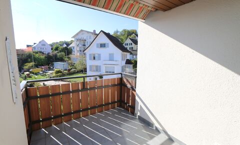Charmante 4.5 Zi. Dachwohnung
an zentraler und doch ruhiger Lage