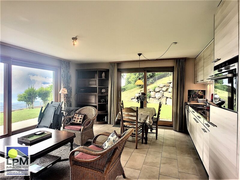 Beautiful 1 bedroom appart. with large terrace!