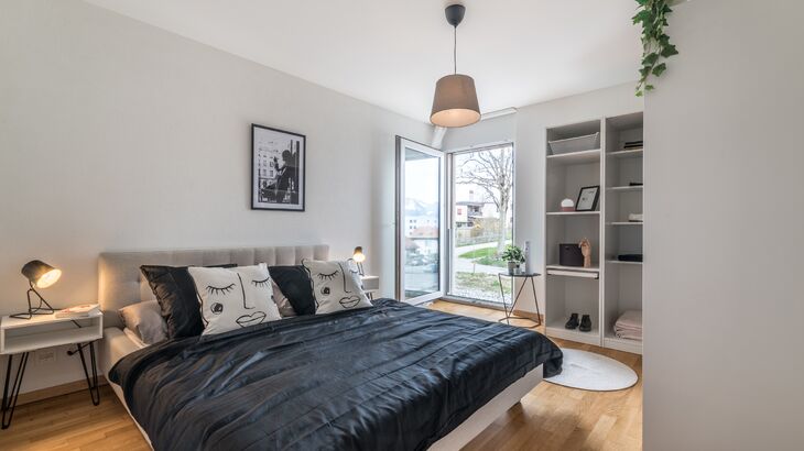 2 RENTS OFFERED - 3.5 rooms on the 2nd floor with balcony