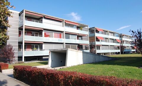 Ruhig gelegene 4.5 Zi.-Wohnung mit verglastem Balkon