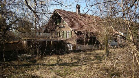 Rasch erreichbar, Nähe Autobahn: Bauland mit Abbruchobjekt.
