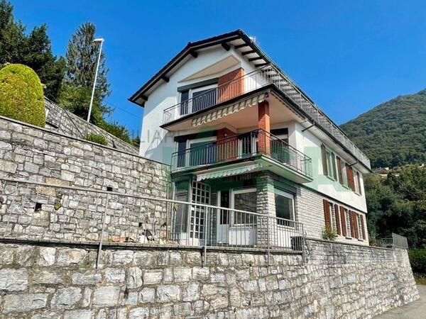 Spacious house with 3 apartments and with wonderful panoramic view