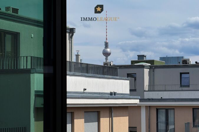 Blick auf den Fernsehturm vom Balkon aus.