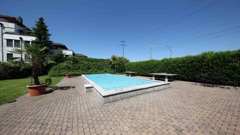 Mit Pool und Tennisplatz im schönen Altendorf