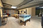 Halle moderne avec surfaces de stockage et administratives