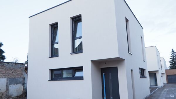 Modern house with two parking spaces, 4 minutes by car from Basel