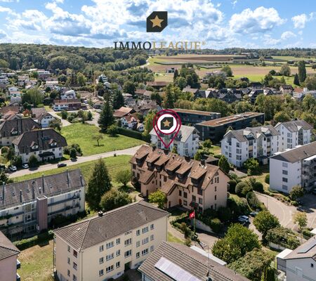 5.5-Zimmer-Maisonette-Wohnung in begehrter Lage. Modern ausgebaut, mit Cheminée, Terrasse/ Garten und grosszügigem Raumangebot.