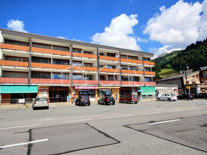 Opportunity! Convert two bedrooms into a spacious apartment