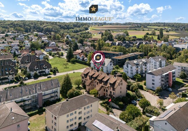 5.5-Zimmer-Maisonette-Wohnung in begehrter Lage. Modern ausgebaut, mit Cheminée, Terrasse/ Garten und grosszügigem Raumangebot.