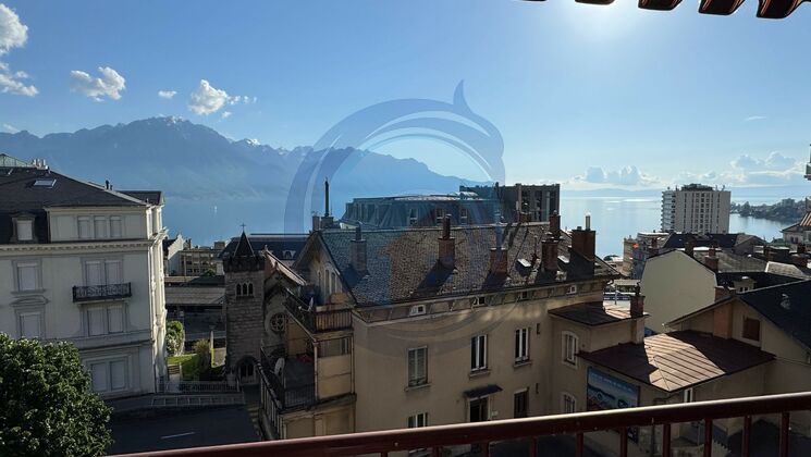 SPACIEUX APPARTEMENT D'ANGLE 3,5 PCES AVEC VUE LAC-PROCHE CENTRE-VILLE