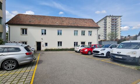 Bureaux et atelier/dépôt de 183.5 m2