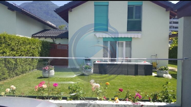 CHALEUREUSE MAISON MITOYENNE  À AIGLE