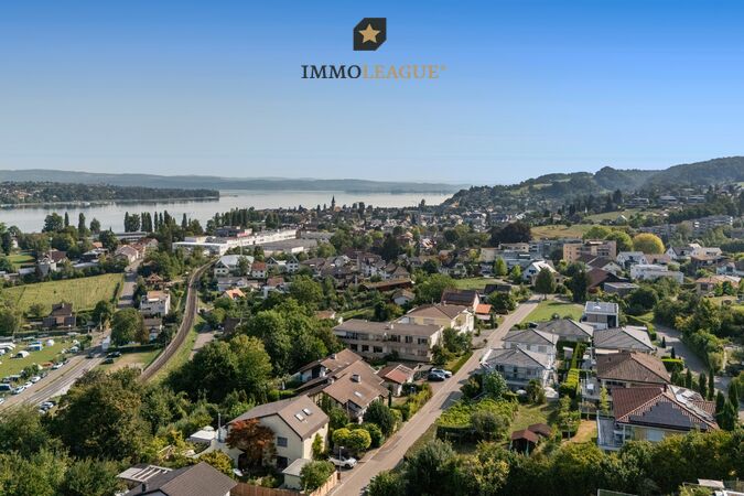 Steckborn und See sind in wenigen Minuten erreichbar, zuhause geniessen Sie Ruhe. Ein charmantes Zuhause mit viel Potenzial und Gestaltungsmöglichkeiten.