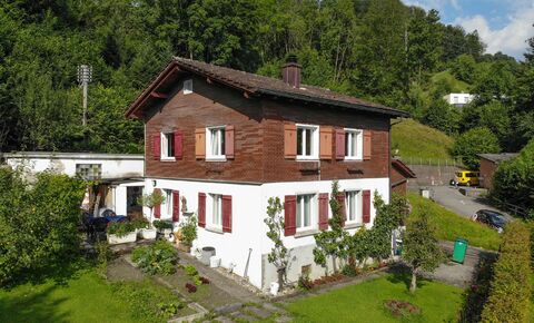 Tolles Haus mit schönem Garten und partieller Seesicht