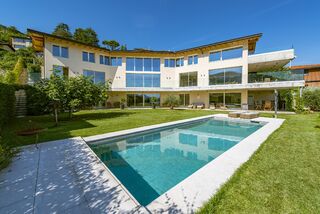Generous villa with stunning views