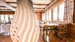 Mayens d'Arbaz, immeuble/restaurant
face au lac, vue imprenable.