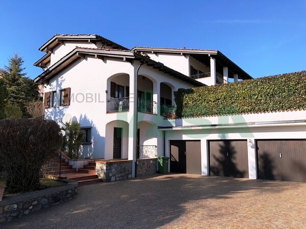 Elegant and spacious villa in Mediterranean style with a large garden