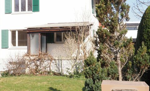 Semi-detached house with garden and garage in the best residential are