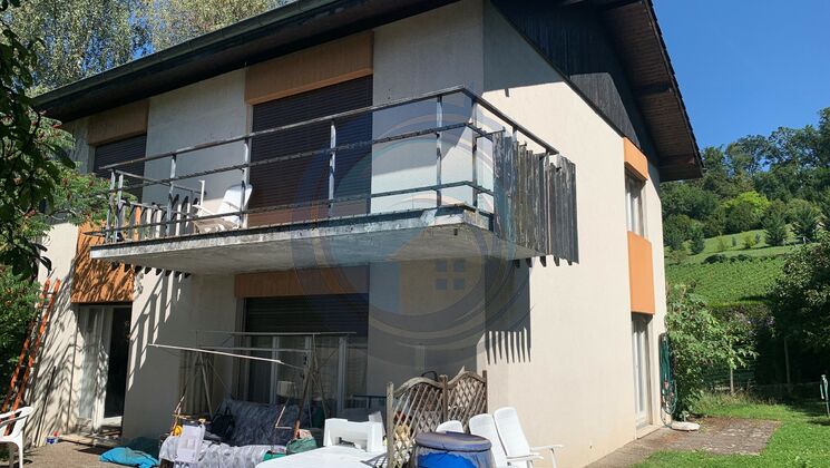 MAISON INDIVIDUELLE DE 4,5 PIECES AVEC GARAGE - A RENOVER