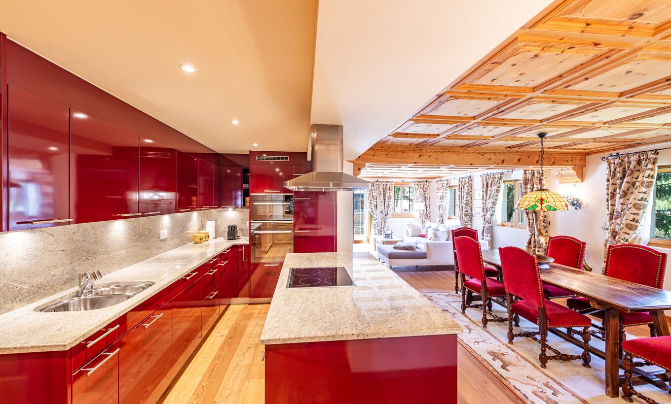 Miete: 3.5 Zimmer Wohnung im Engadiner Stil mit grosser Terrasse