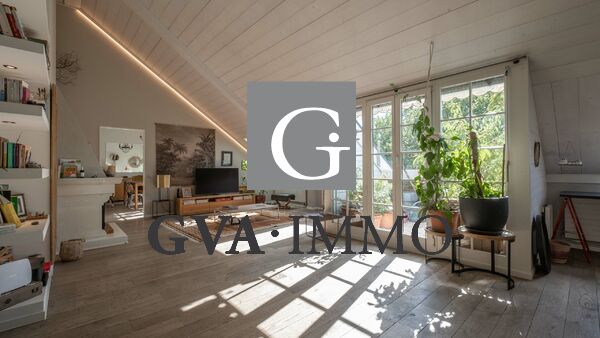 Large and bright 7 room penthouse apartment