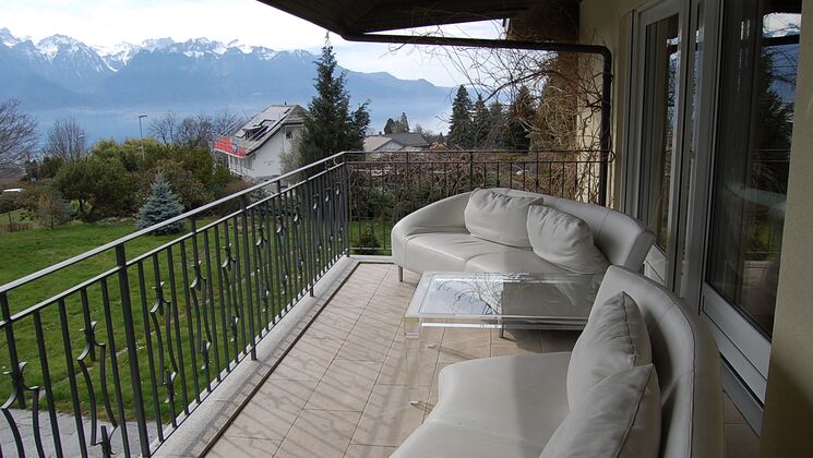 Exceptionnelle villa de par sa vue et son beau terrain plan à Blonay.