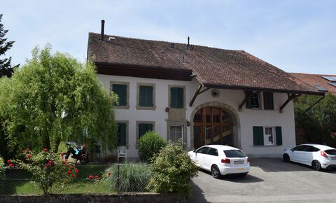Village house with 3 apartments on a plot of 3579 m2