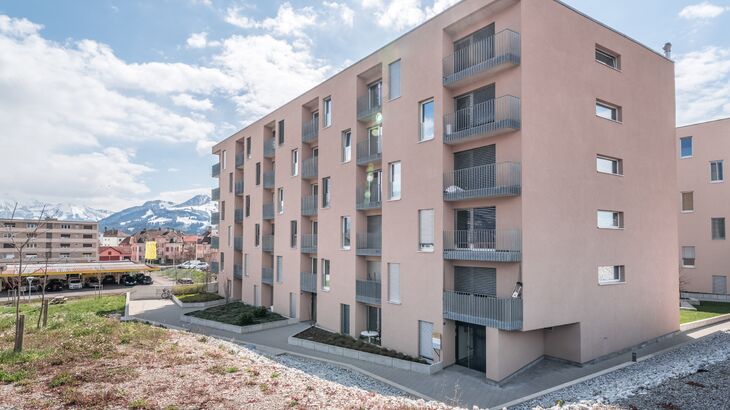2 RENTS OFFERED - 3.5 rooms on the 2nd floor with balcony