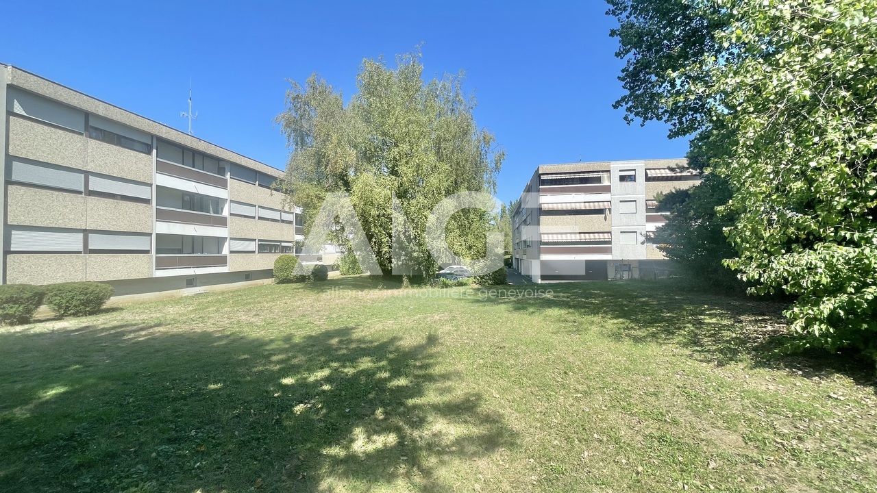Block sale - 6 apartments in Perly