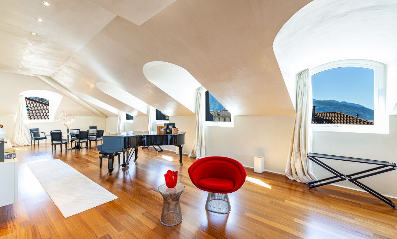 Elegant penthouse-duplex in the city center
