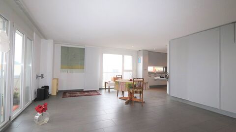 Helle 4-Zimmer-Eigentumswohnung
mit Garage, Parkplatz und Keller