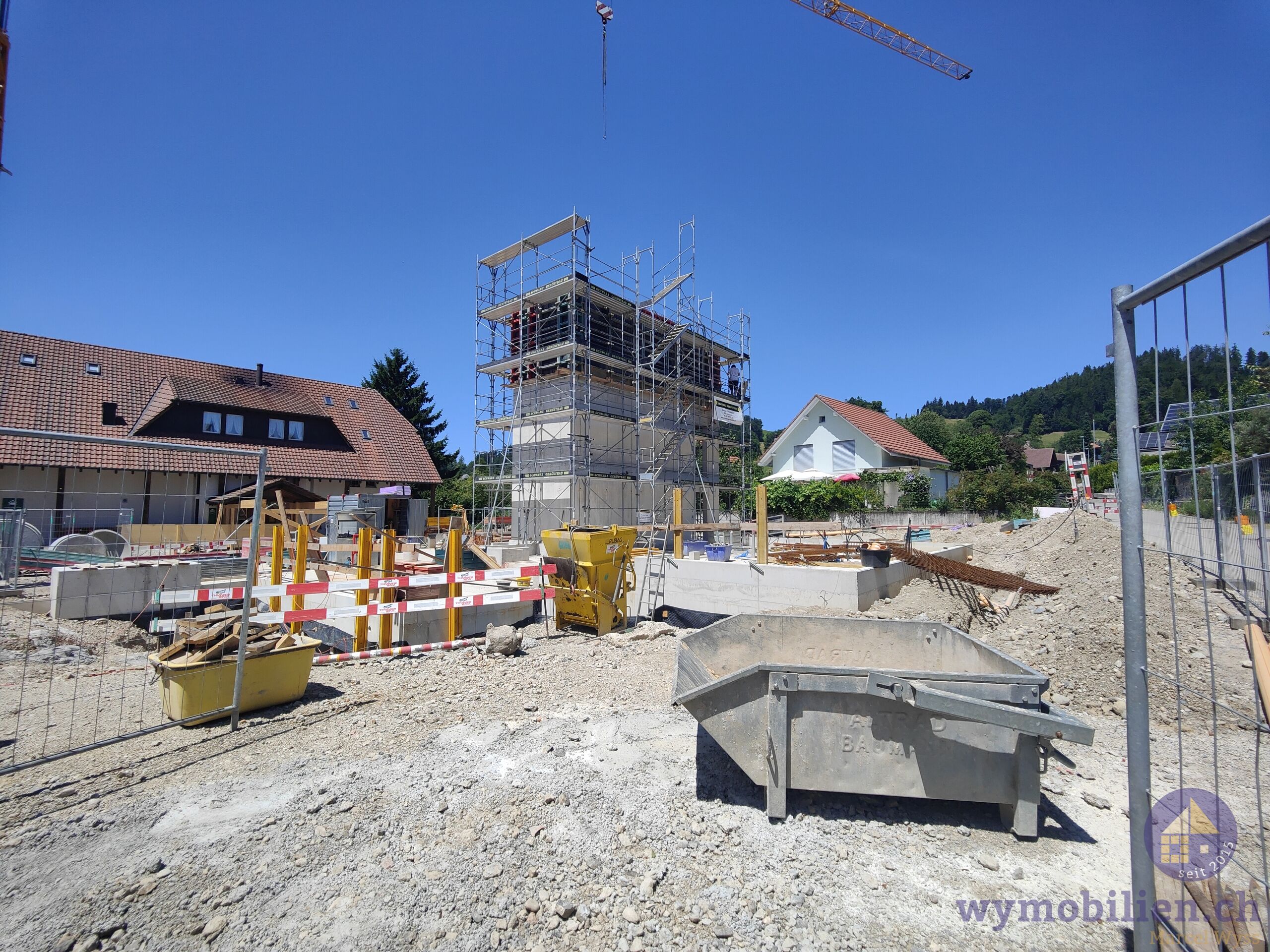 Baustelle 25.6.2025, Treppenhaus und Liftturm sind erstellt