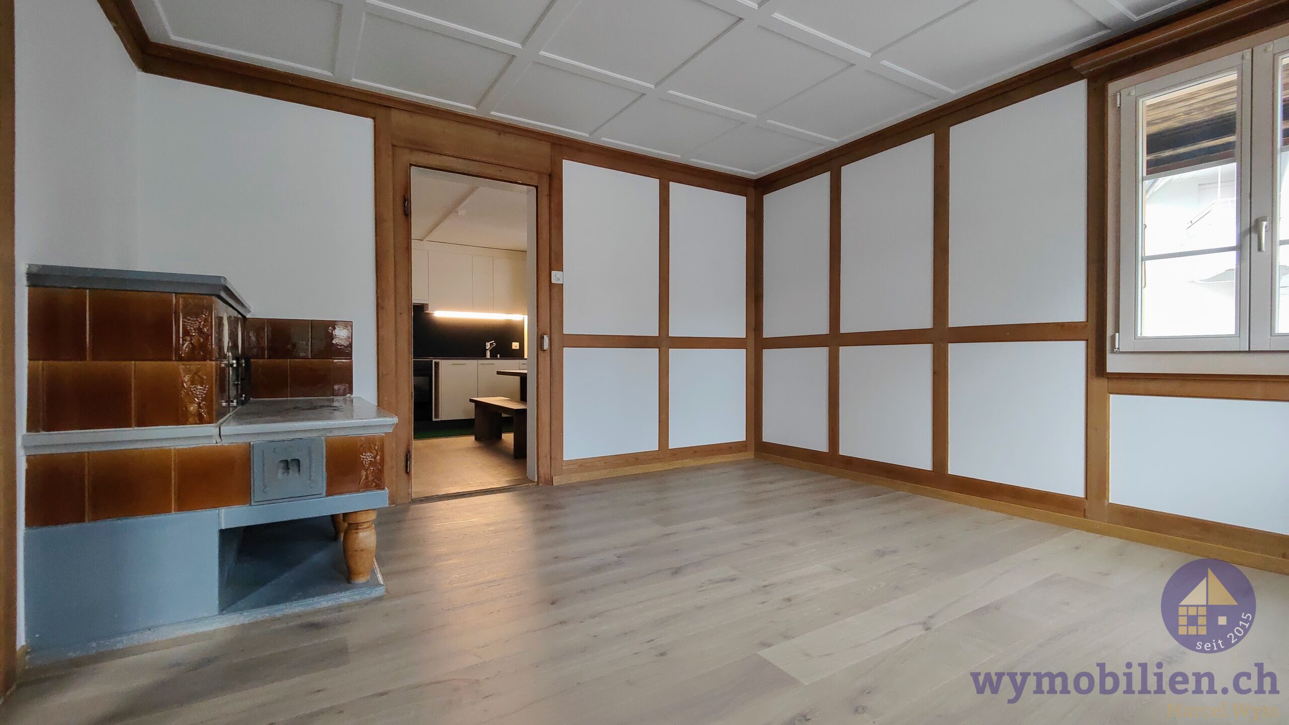 Das grosse Wohnzimmer mit Kachelofen