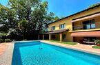 Spaziosa , confortevole e tranquilla villa nel verde con bella piscina
